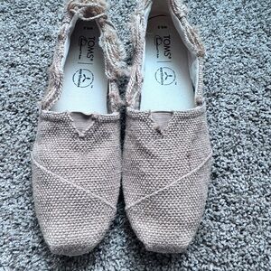 TOMS Textured Cream Slip-Ons